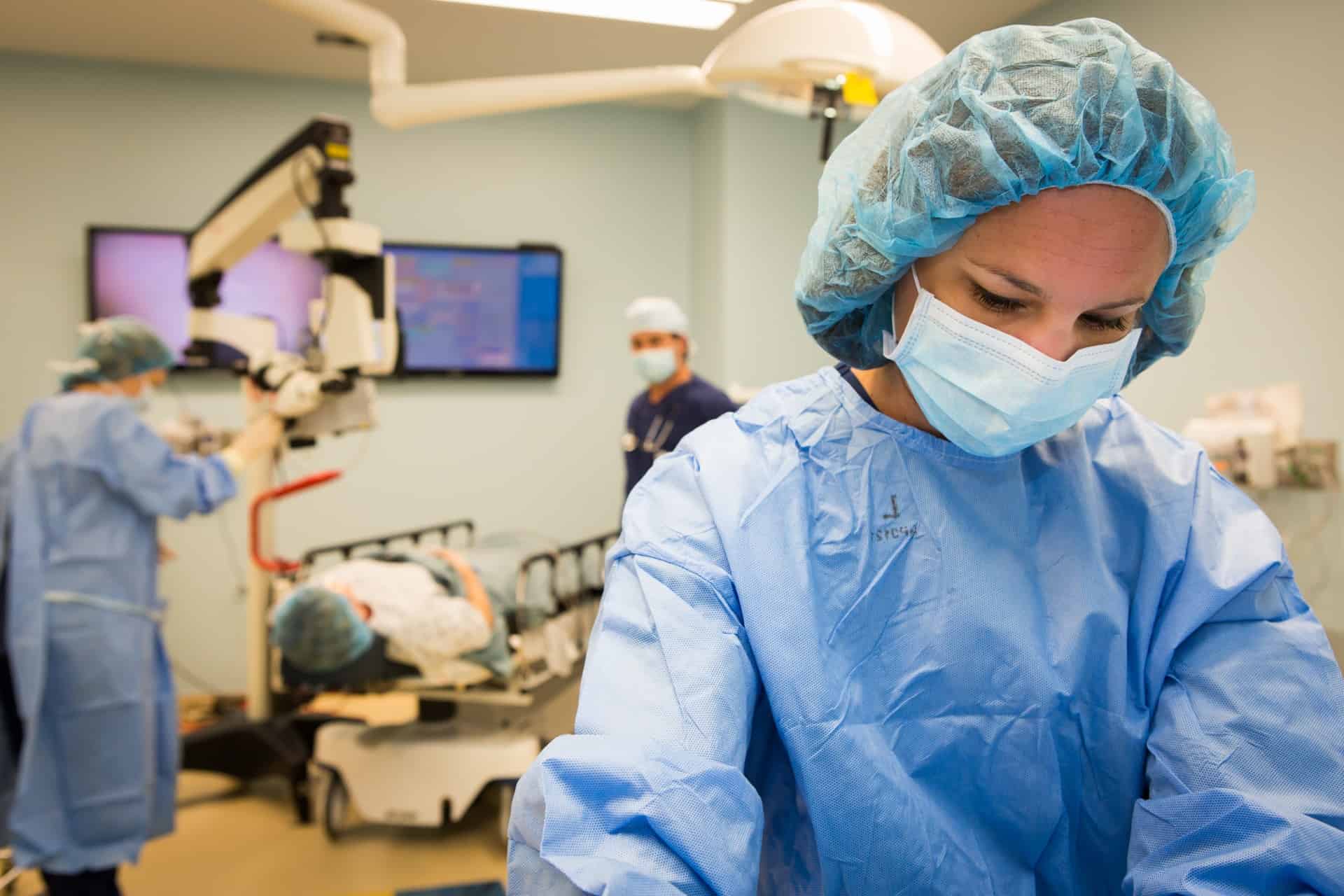 surgical technologist in the operating room